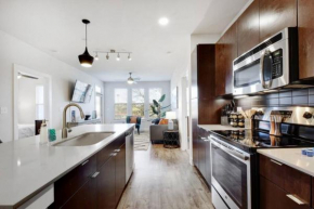 2BR Downtown Stellar View Free Parking Wifi Pool